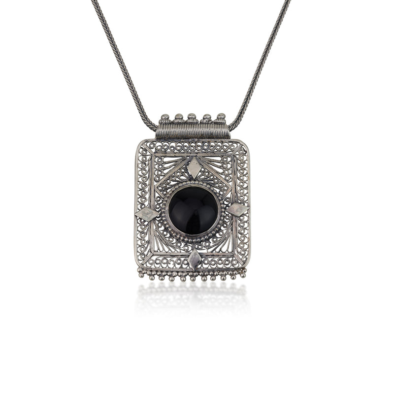 925 silver filigree pendant set with black onyx stone