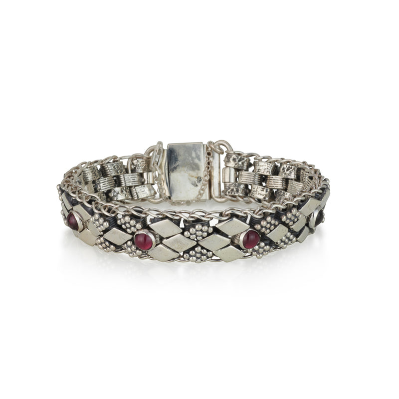 925 silver bracelet set with garnet stones